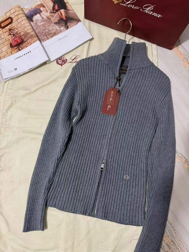 Женская кофта серая