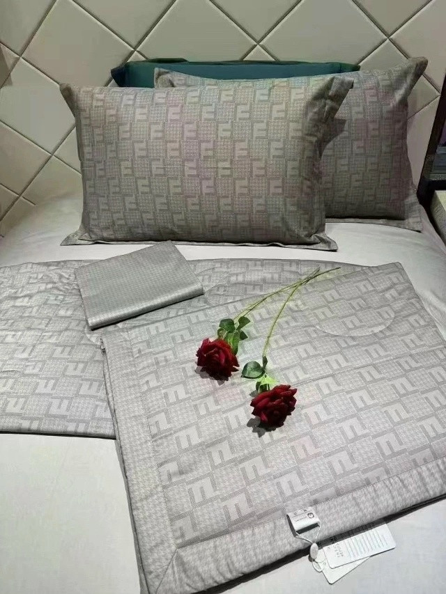 Комплект с готовым одеялом