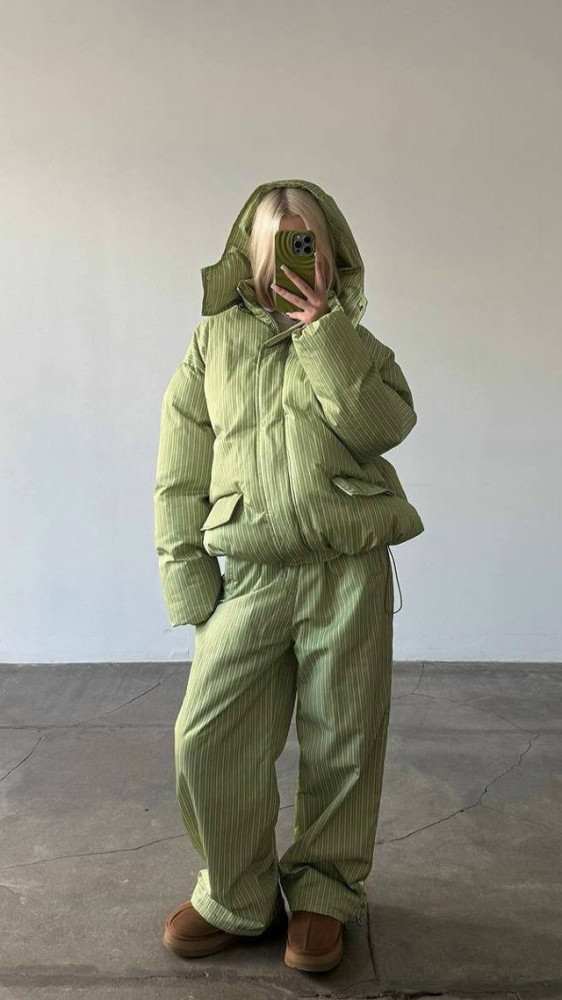 Спортивный женский костюм зеленый