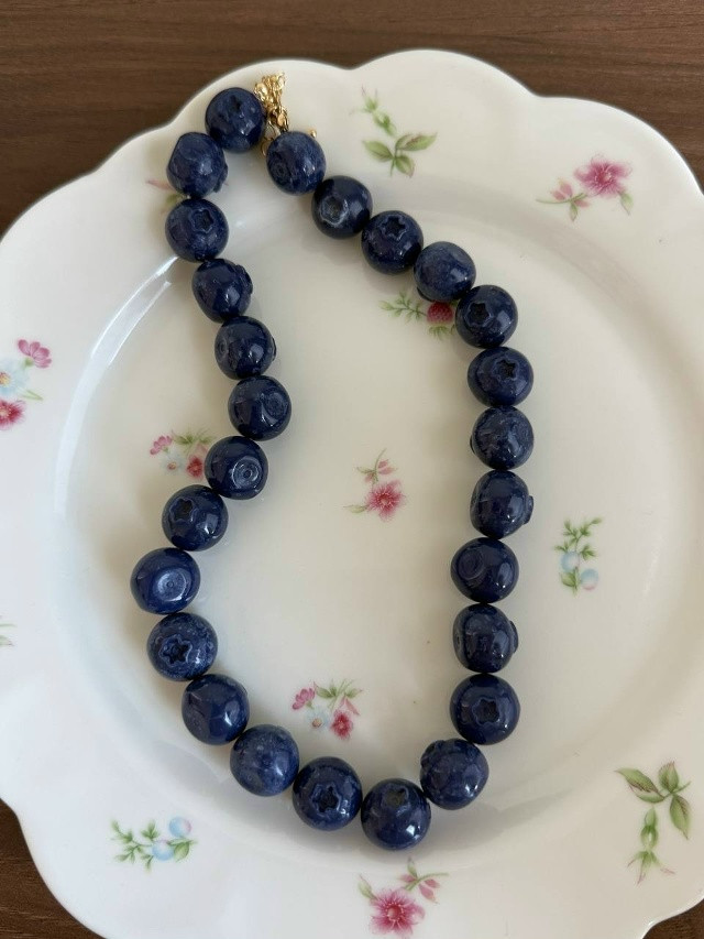 Колье из реалистичной голубики