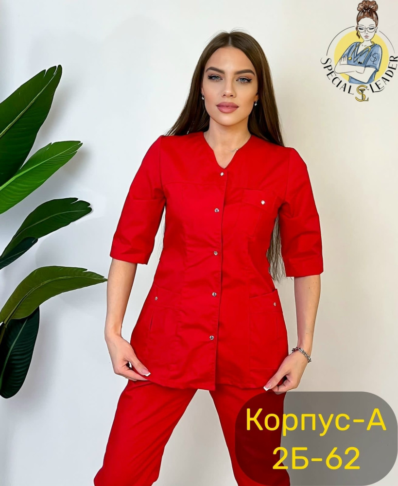 Костюм красный