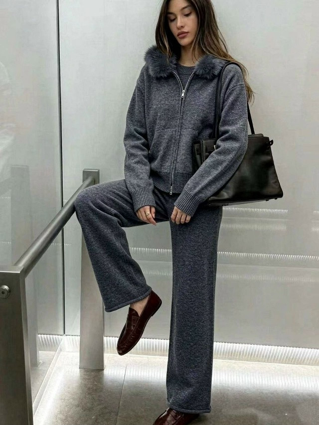 Спортивный женский костюм синий