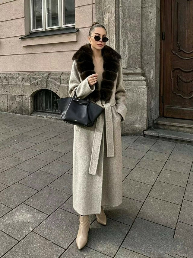 Пальто бежевое