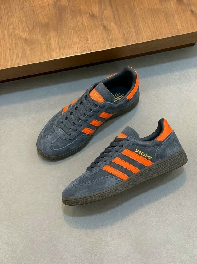 Кроссовки женские черные