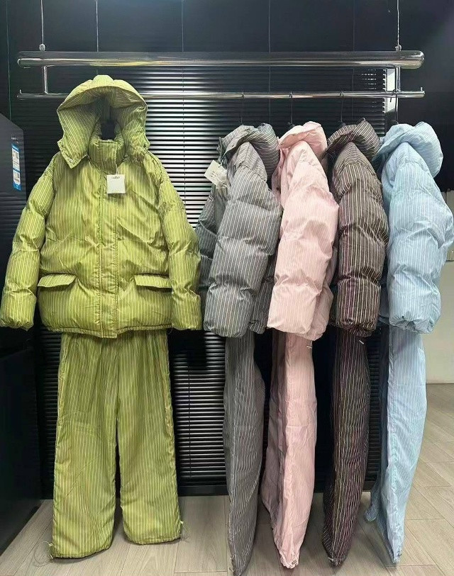 Спортивный женский костюм розовый