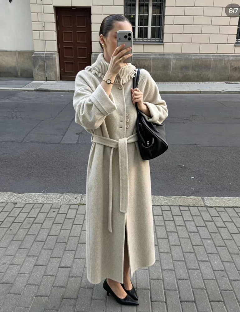 Пальто бежевое